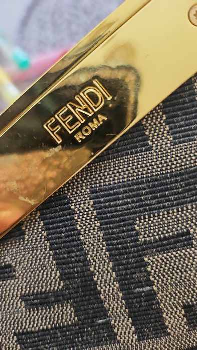 Vand Geanta originala Fendi purata de 2 ori  din piele la Fendi