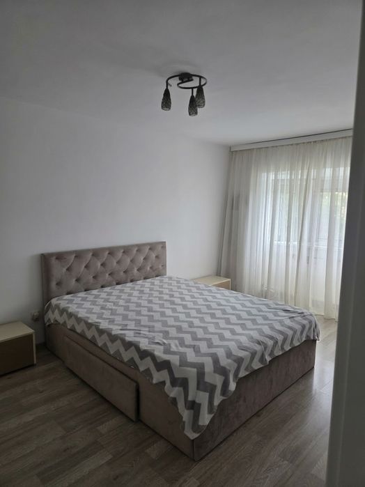 Vând  apartament 3 camere,etaj 3 ,lângă  liceul Pedagogic