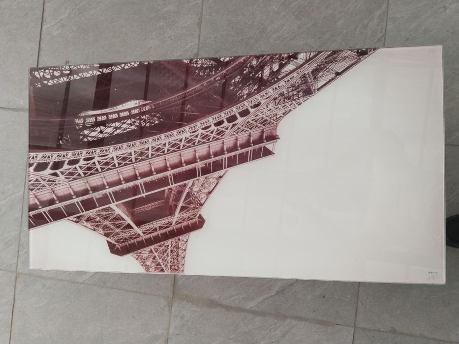 Срочна продам стеклянный журнальный столик