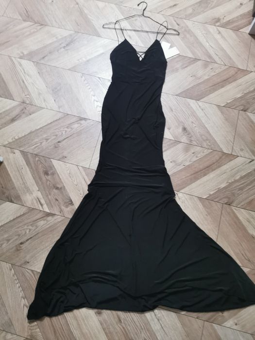 Rochie cu trena lunga neagra de ocazie