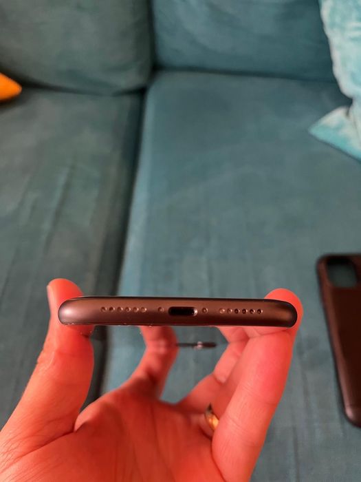 Vand Iphone 11 black 128gb