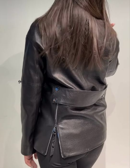 Продам женскую куртку косуху