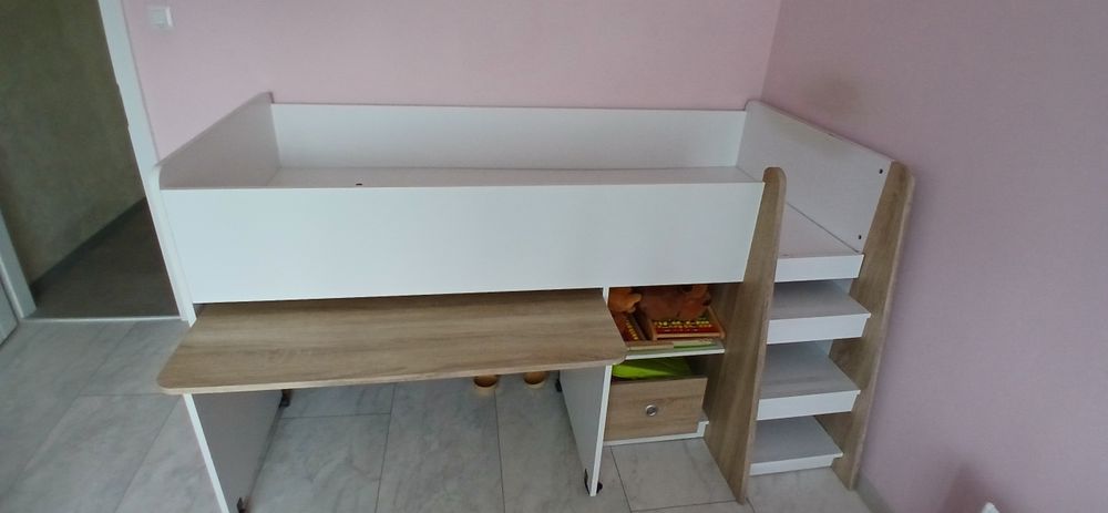 Детско легло с бюро