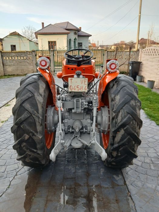 Tractor universal 445v