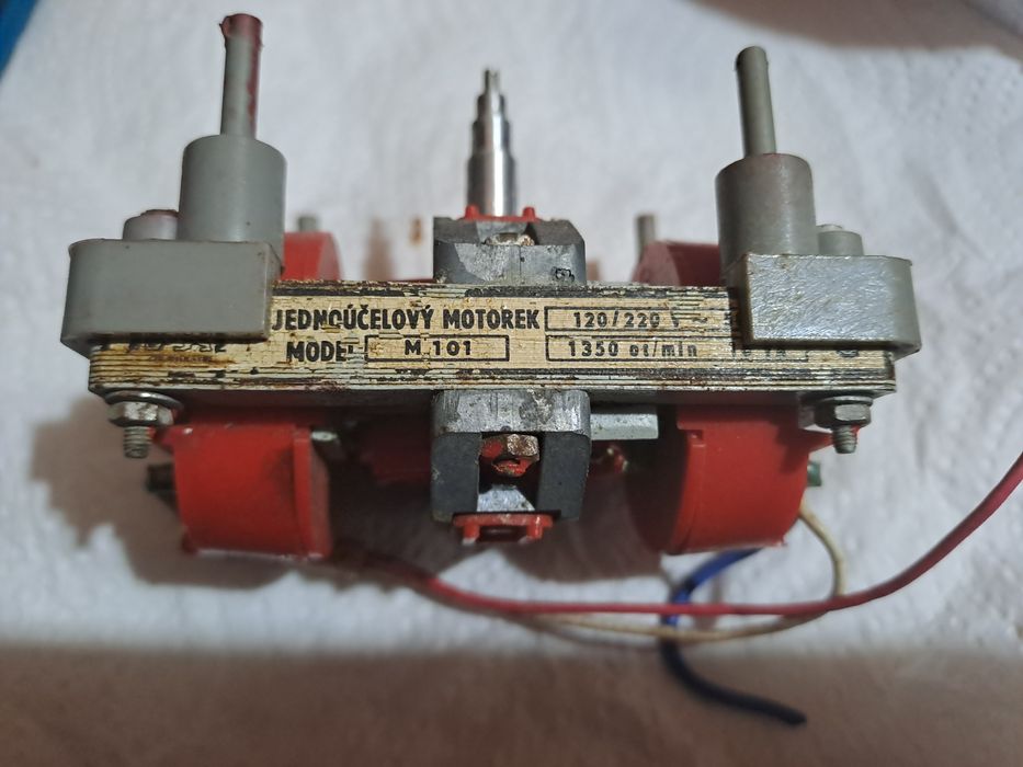 Vand motoras M 101 pentru pick up Tesla