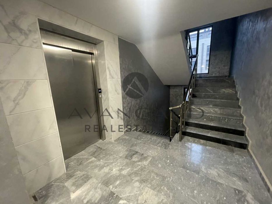 Продава се Тристаен апартамент в Пловдив, Христо Смирненски - 113 кв.м за 1560 €/кв.м - Снимка #13