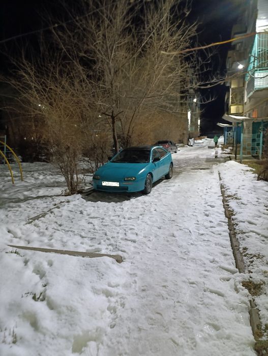 Автомобиль Мазда 323