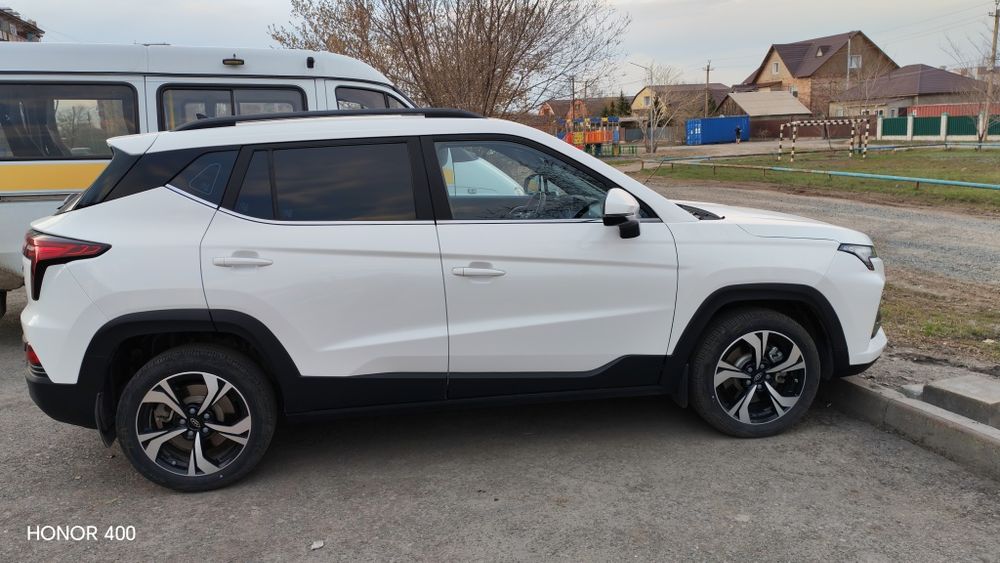 JAC JS4  кроссовер