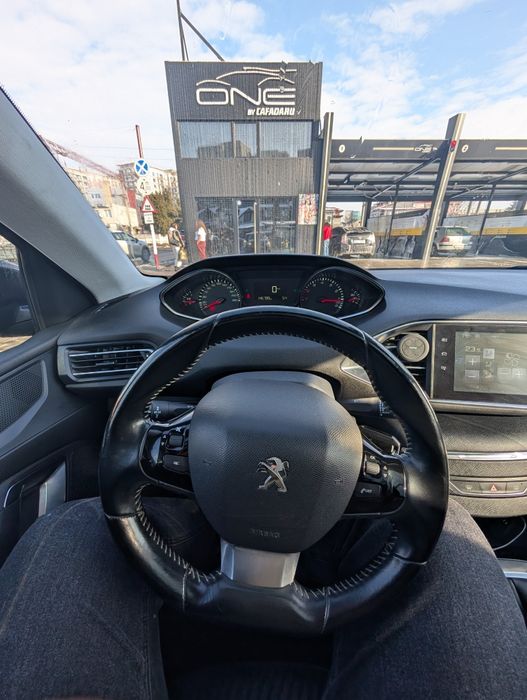 Peugeot 308 SW 2017 | 1.2 PureTech | Panoramic | Cameră | Defect Motor