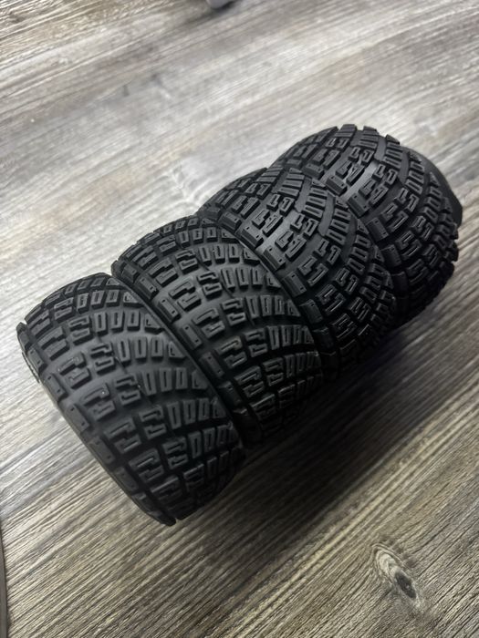 Гуми за от Traxxas Форд фиеста Rally 1/10