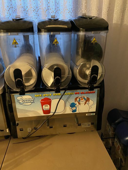 Vând aparate granita fulgi gheata