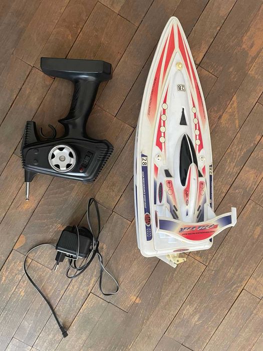 Електрическа лодка JAMARA, бърза, с дистанционно