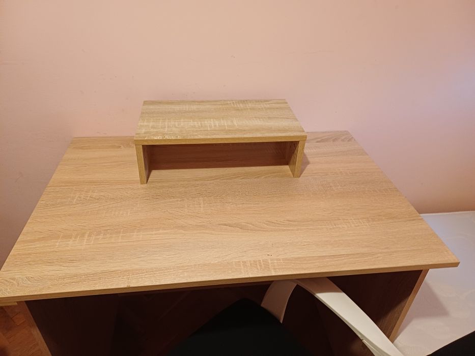 В ОТЛИЧНО състояние поставка за монитор цвят дъб сонома