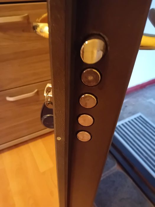 Reparatii Usi/Deblocari usi Braila/Lacatus Braila/yale usi/Termopane