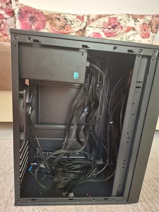 Carcasa Seriox ATX si sursa de alimentare PN1000M de 1000W 80 plus gold