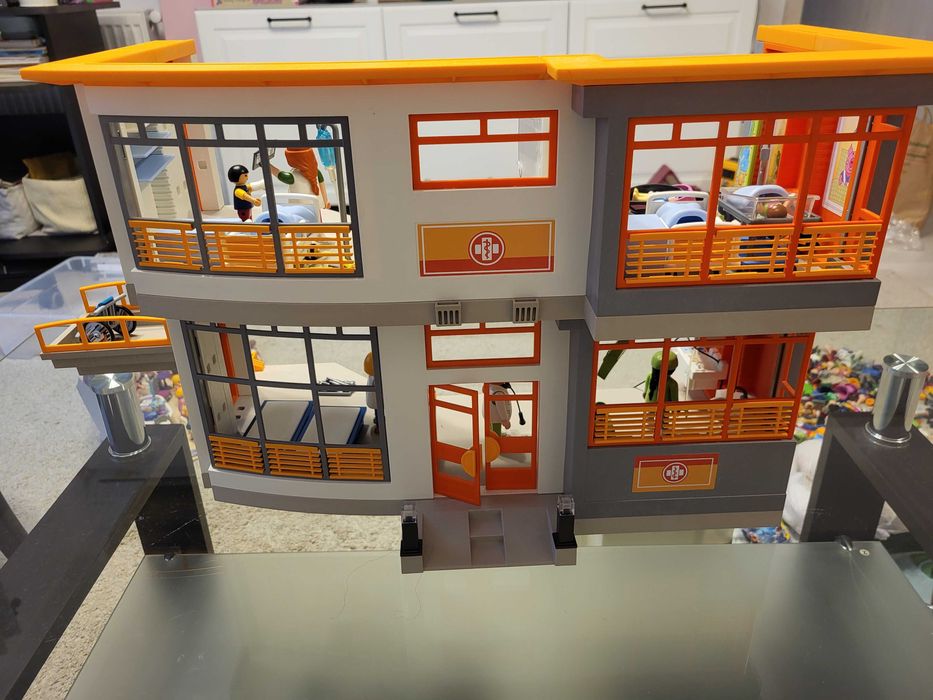 Seturi Playmobil: Spitalul, Cabinet Dentist, Cafenea, Casa Vanatorilor