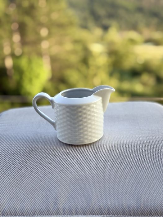 Превъзходна КАНИЧКА за мляко-БАВАРСКИ ПОРЦЕЛАН  Mitterteich- НОВА !!!