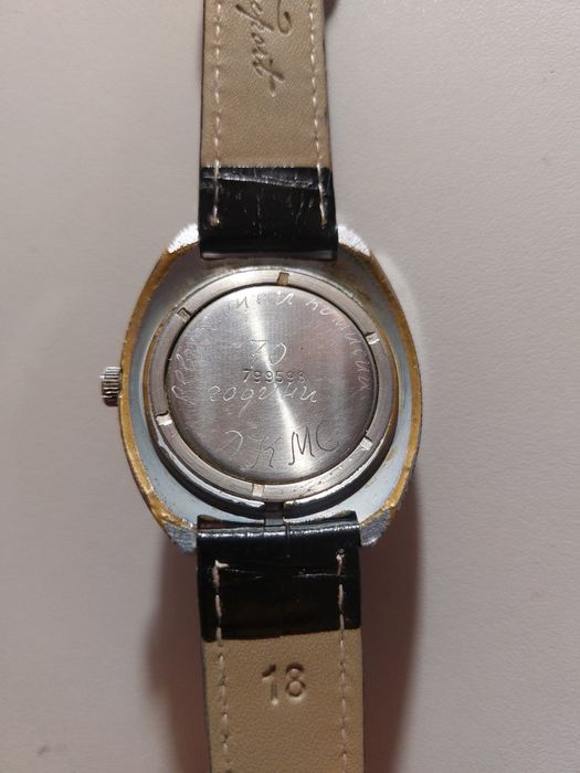 Оригинален съветски механичен часовник Wostok.