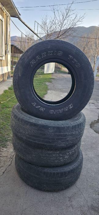Продам шины Maxxis