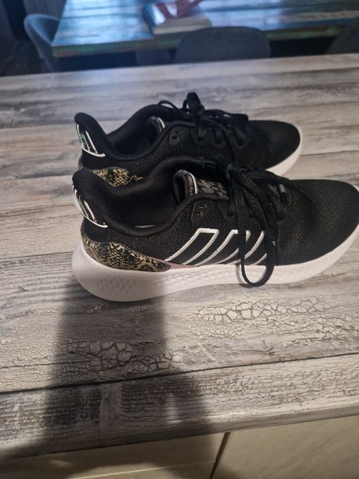 Маратонки Адидас  36.5