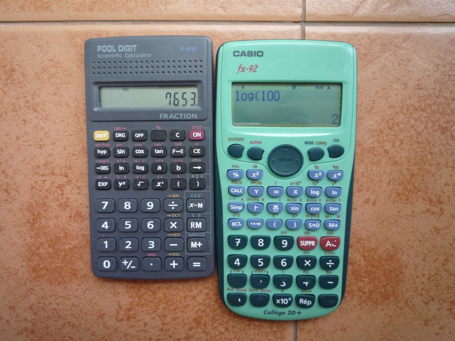 2 calculatoare de buzunar