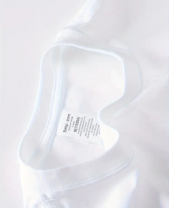 Bazviy oq futbolkalar