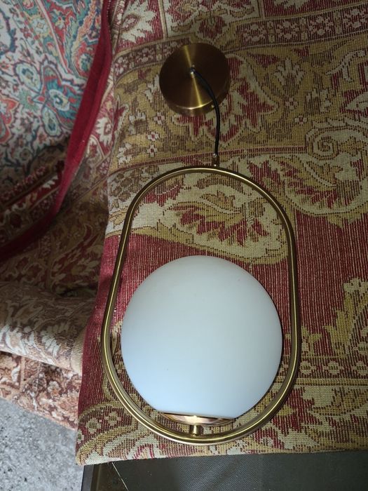 Продам небольшую люстру