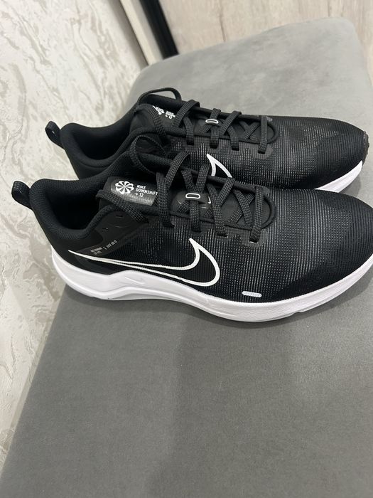 Продам оригинальные кроссовки Nike 41 размер