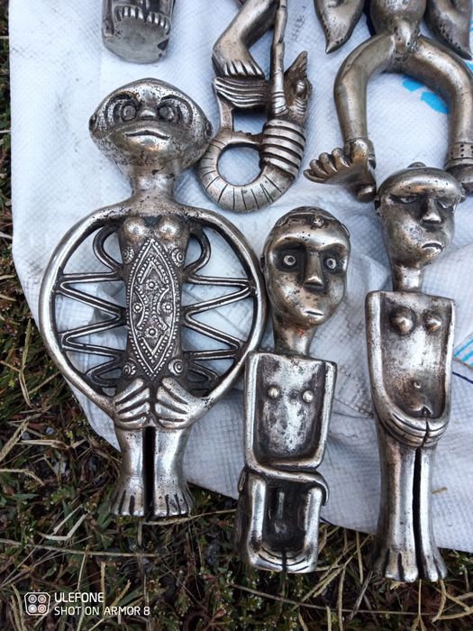 Продават се масивни фигурки 12 бройки