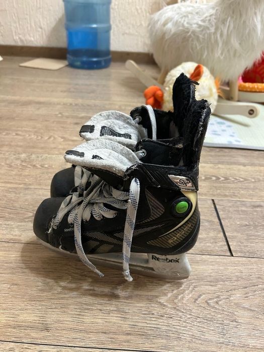 Коньки хоккейные