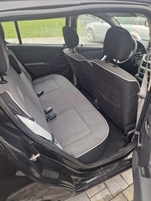 Vând Dacia sandero 2010