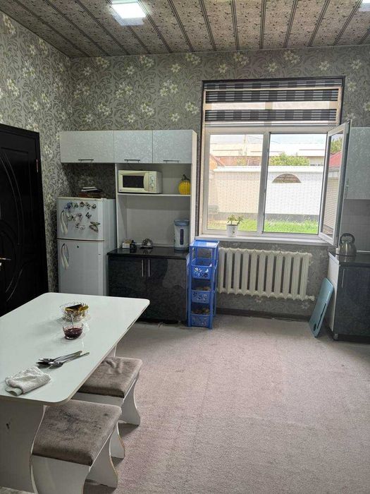 Катедж сотилади.