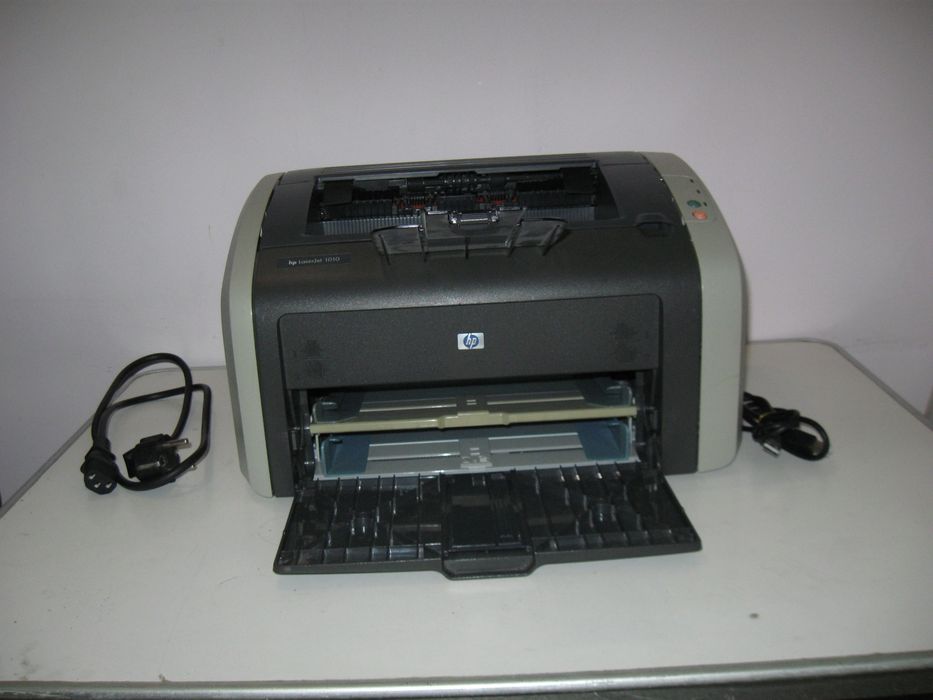 Неубиваемый  легендарный лазерный принтер HP LaserJet 1010+ 2картриджа
