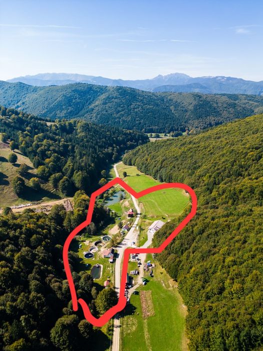 Case teren 2,5ha, restaurant,pensiune investiție,lac cu pesti