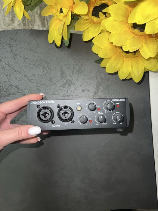 Kit complet studio/podcast – Microfon Rode Nt 1-A, Interfață Audio, Braț Profesional, Căști și Accesorii