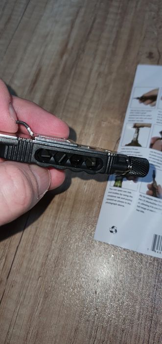 Мултифункционален ключодържател, фенер, отварачка и отвертка