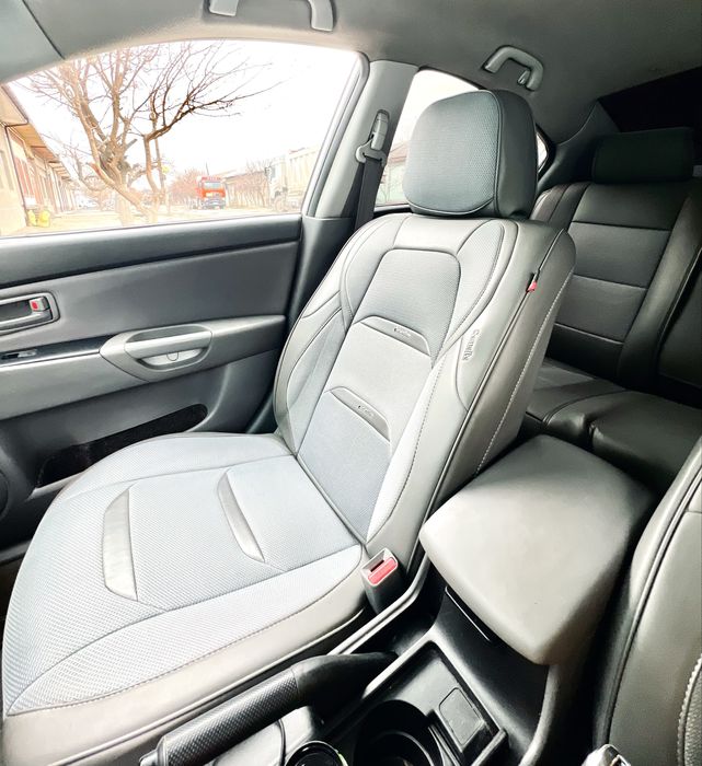 Mazda 3 Srochna Sotiladi xolati yaxshi Faqat Naxtka