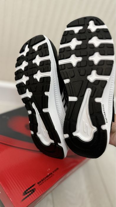 Кроссовки skechers