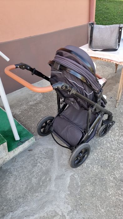 Vând Căruț 3 in 1