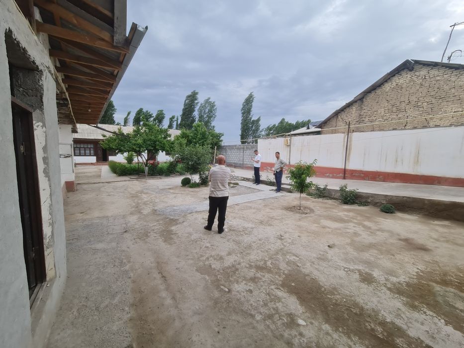 Ховли уй Сотилади 3 сотик 3 хона Бешболада