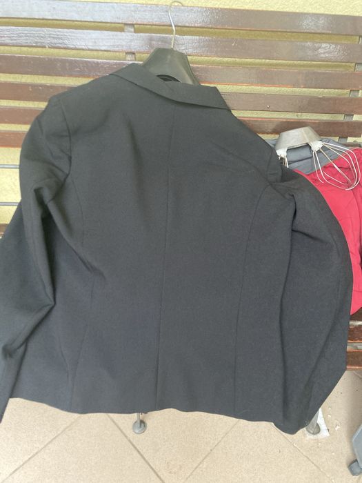 Sacou masura 42 negru fara urme de uzura model clasic se incheie cu na