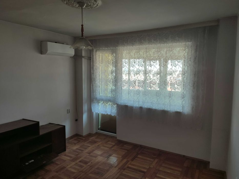 Продава се Тристаен апартамент в Търговище, Център - 90 кв.м за 1020 €/кв.м - Снимка #4