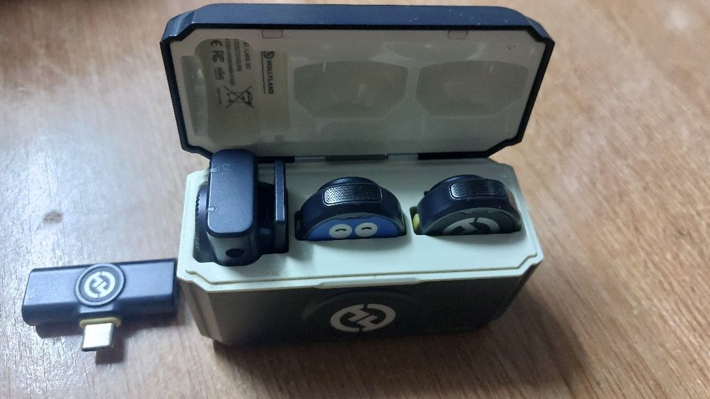 Sistem lavaliere wireless Hollyland Lark M2 (Set 2 microfoane + carcasă)
