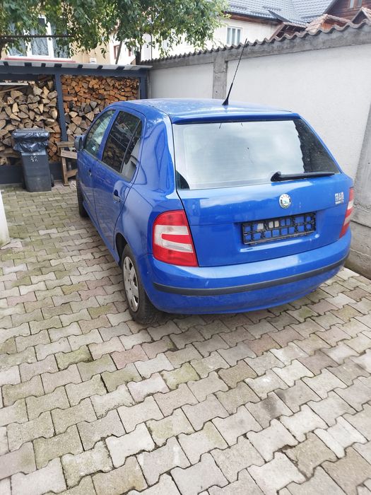 Dezmembrez skoda fabia 1 s-au o vând complecta.