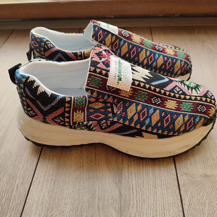 Кроссовки  универсальный новые