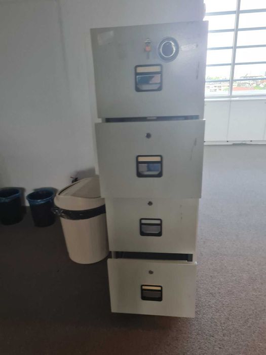 Офис мебели Шкафове Кожени столове Столове Бежови бюра Kафяви бюра