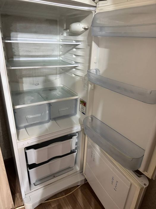 Отдам неработающей холодильник на запчасти