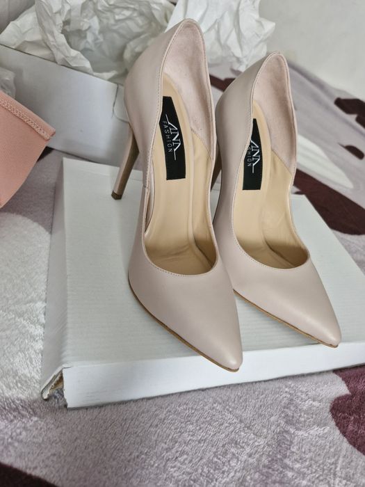 Pantofi stiletto