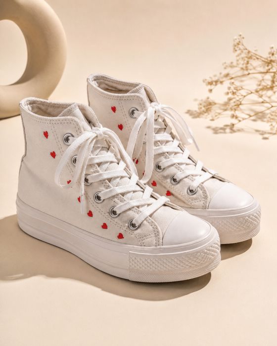 Высокие кеды Converse с сердечками
