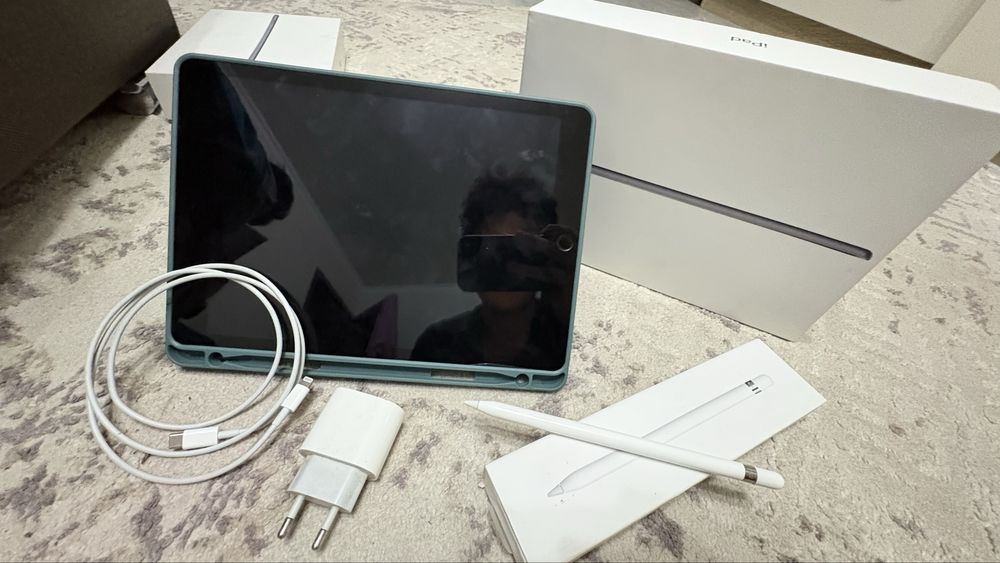 Продам айпад 9 поколение 64 гб